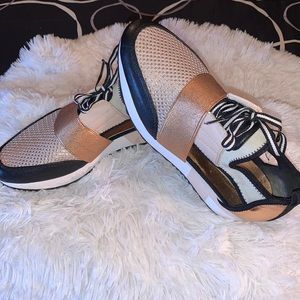 🌷STEVE MADDEN ROSE GOLD CUTOUT SLIP ON ATHLEISURE SNEAKERS SIZE 7🌷